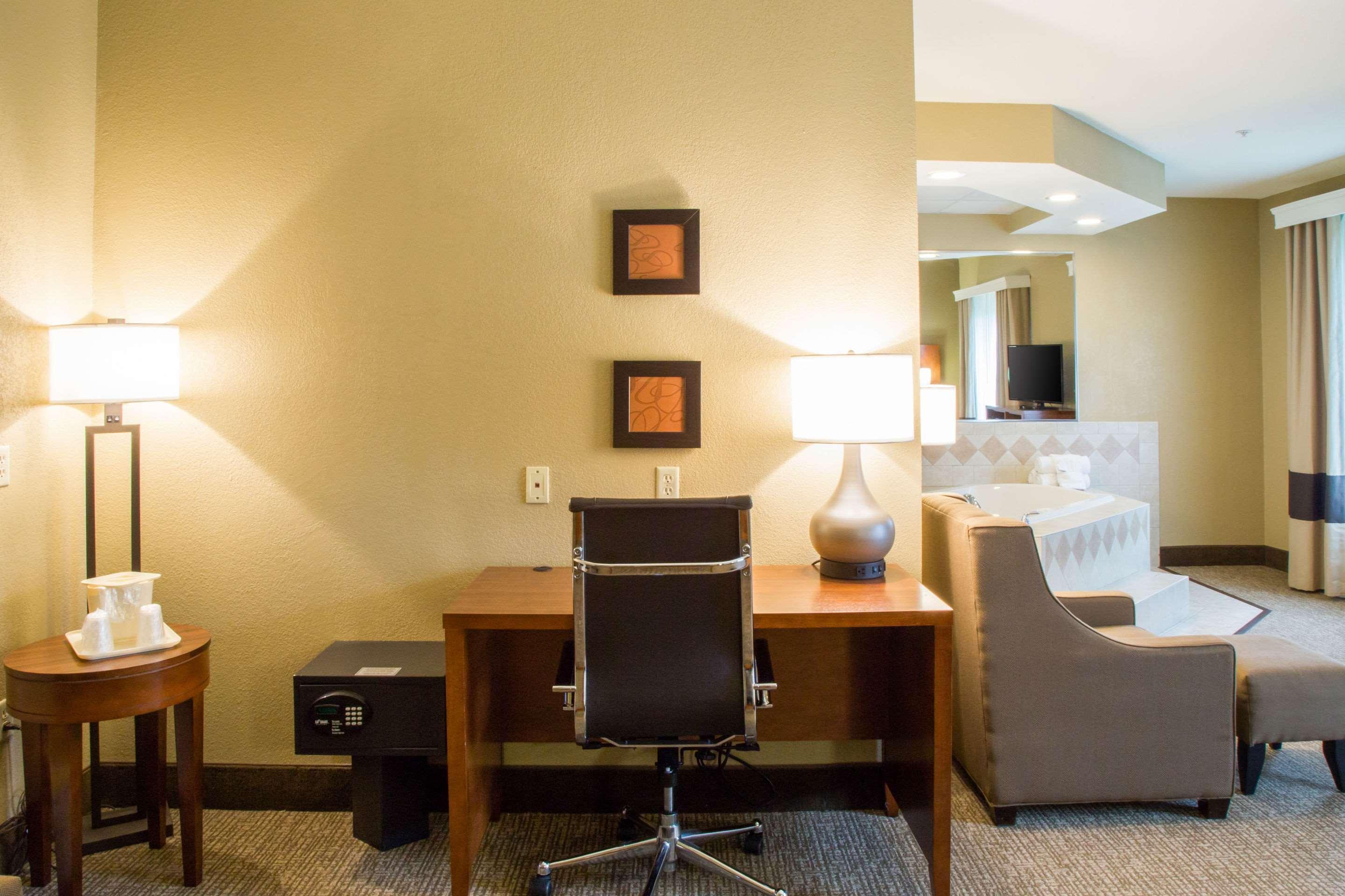 Comfort Suites Grand Rapids South Kentwood Экстерьер фото