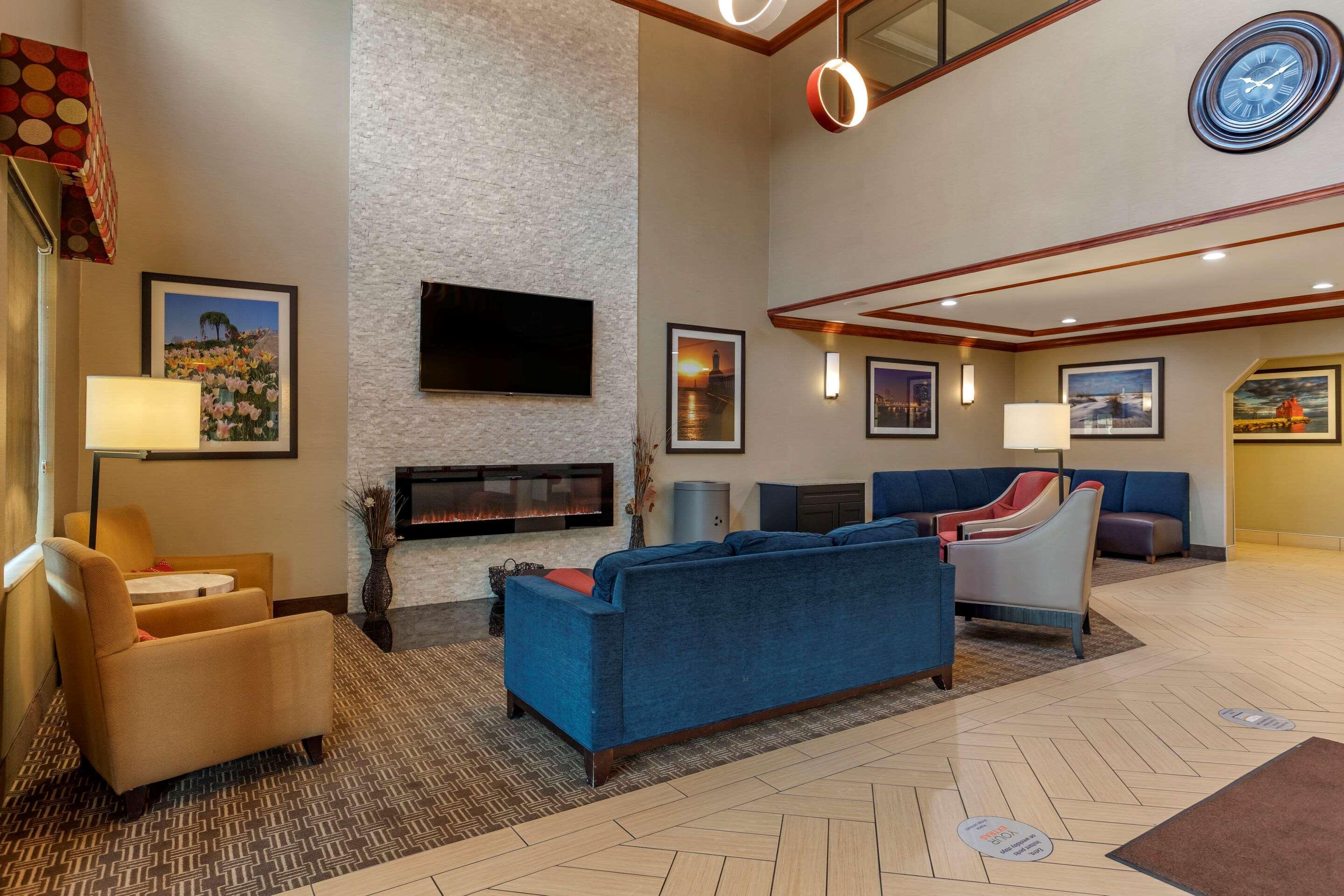 Comfort Suites Grand Rapids South Kentwood Экстерьер фото